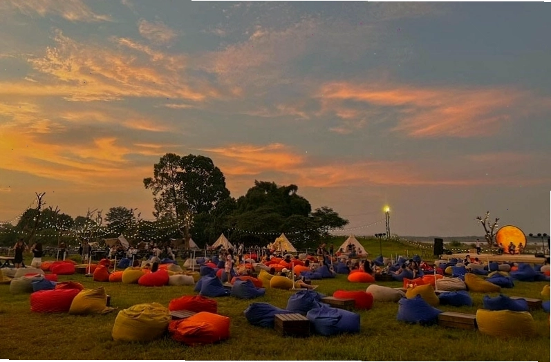 Bãi đá Sông Hồng là điểm check-in thú vị