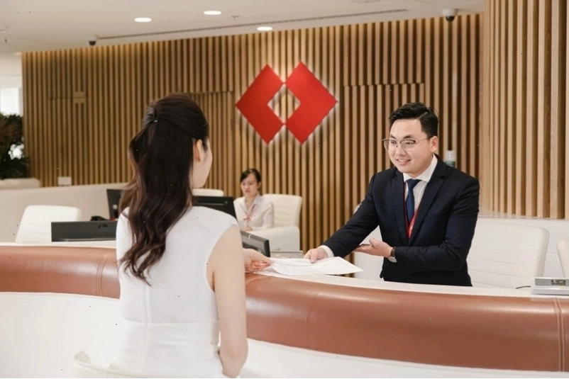 Bạn có thể đến ngân hàng kiểm tra điểm tín dụng thay vì tự tra cứu trên CIC