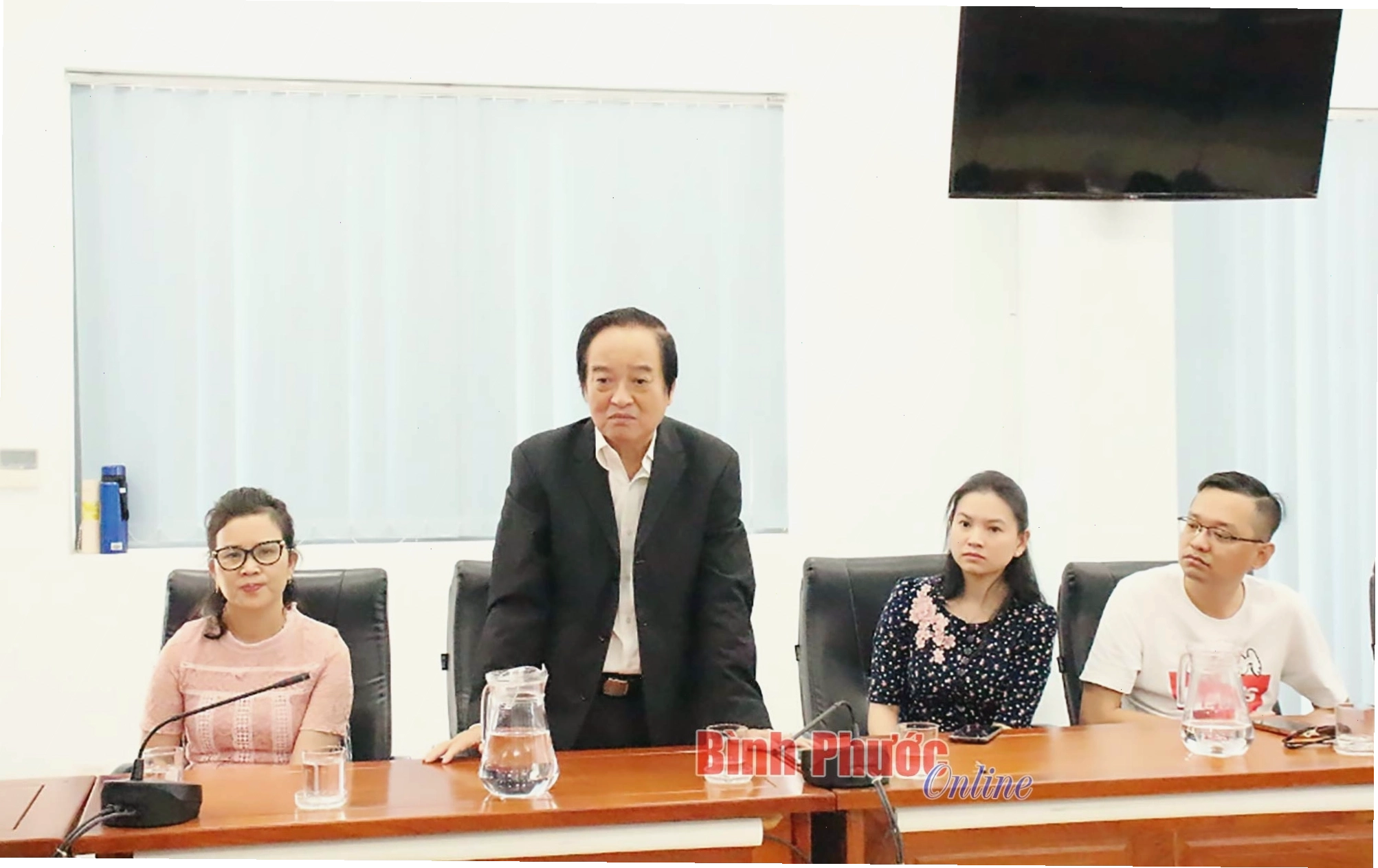 Du khách trải nghiệm hái trái cây tại Khu du lịch sinh thái Mỹ Lệ