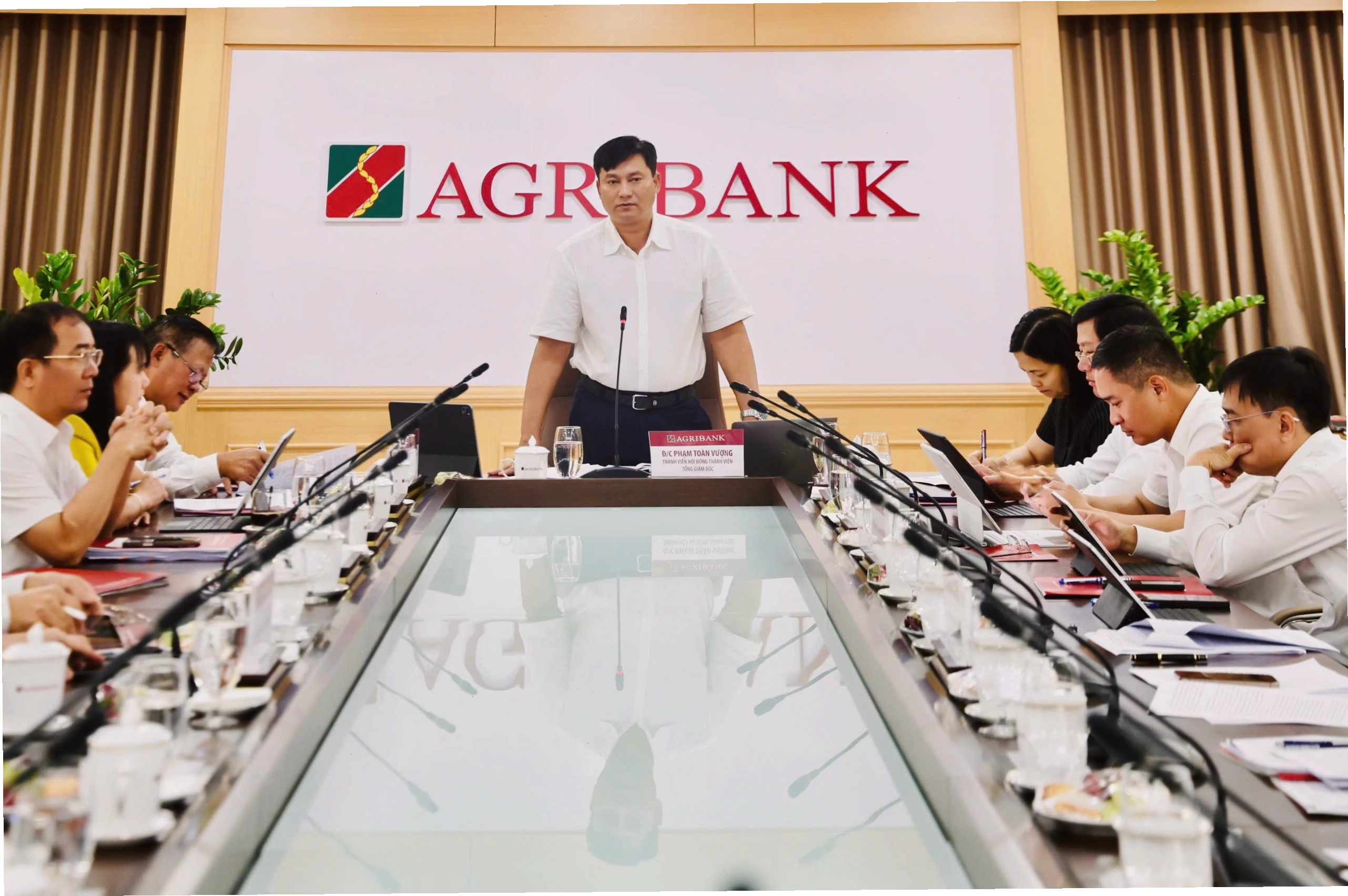 Giao diện ứng dụng Agribank Plus với thông báo ưu đãi