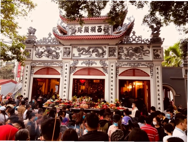 Phủ Tây Hồ là một trong những ngôi đền linh thiêng nhất Hà Nội
