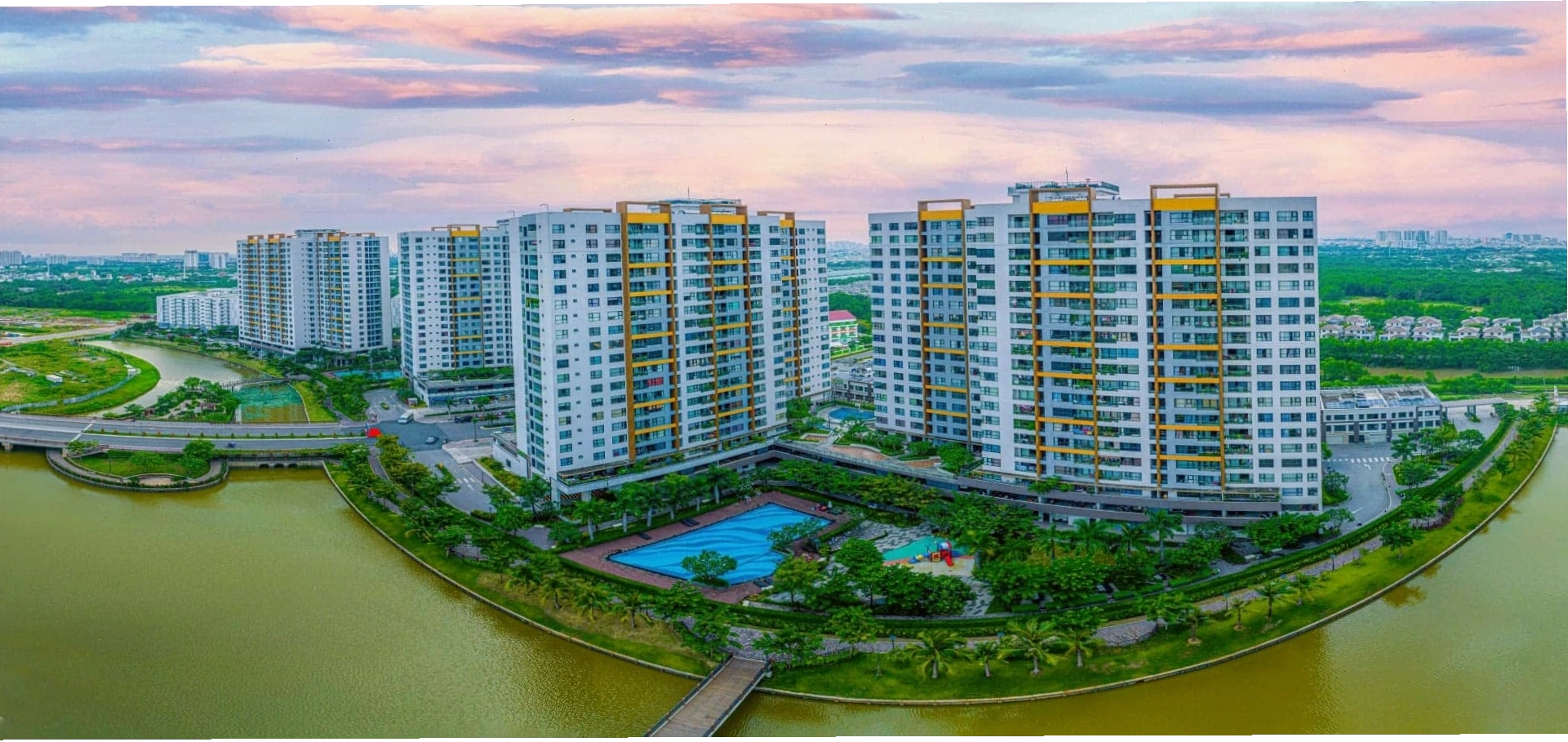 Tòa căn hộ Flora MP1 MP2 dự án Mizuki Park được phát triển bởi Nam Long Group.