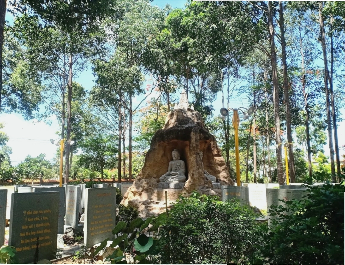 Vườn kinh trong chùa Phước Hậu